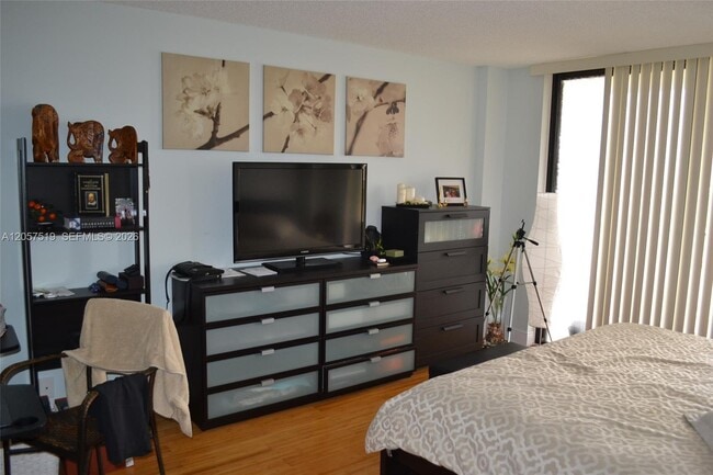 Photo - 290 174th St Unit 703