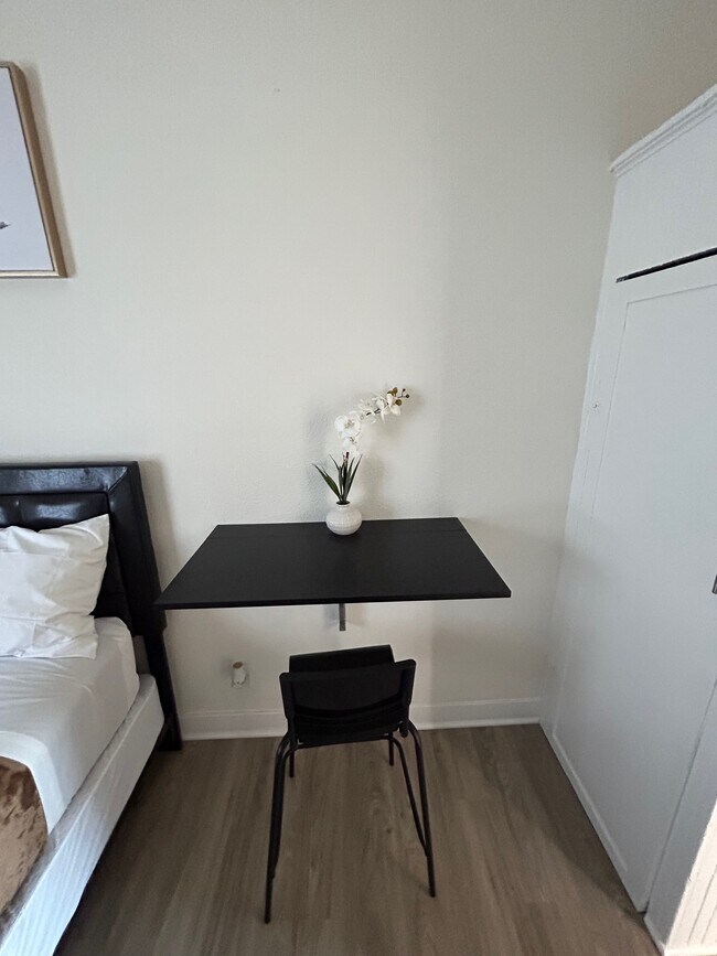 Furnished on Flint