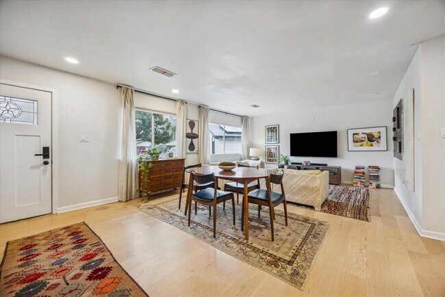 Photo - 6809 Meadow Cir