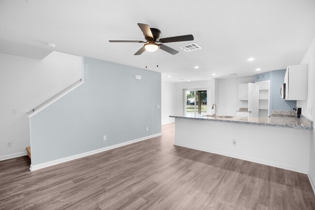 Photo - 5749 Club House Dr