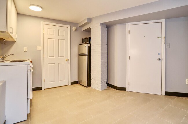 Photo - 320 Jefferson St Unidad GRR