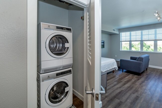 Photo - Marina Crossing Apartments