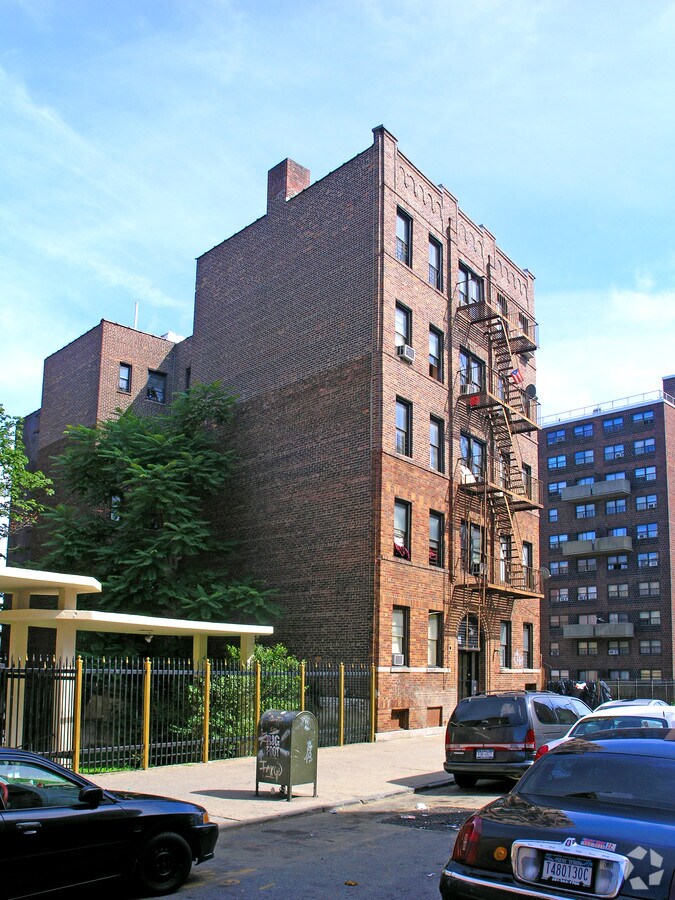 Photo - 2330 Tiebout Ave