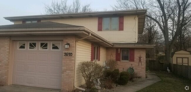 Building Photo - 3510 Wicker Ave Rental