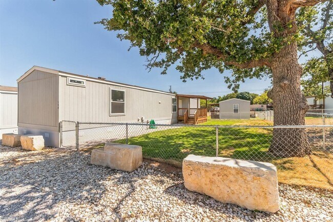 Photo - 221 E Castleshoals Dr