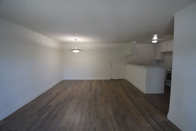 15049 Burbank Blvd Unit 101