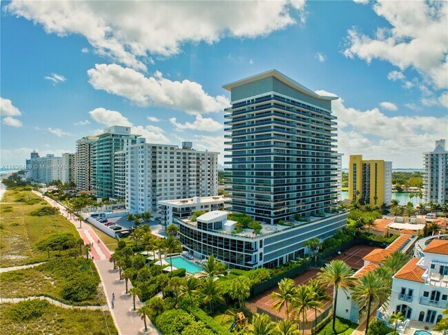 Building Photo - 5875 Collins Ave Unit 505 Rental
