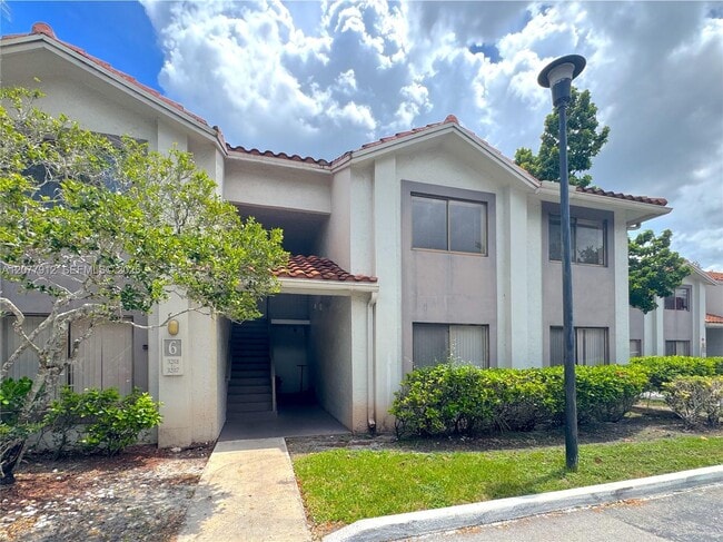 Building Photo - 3287 Coral Lake Dr Unit 3287