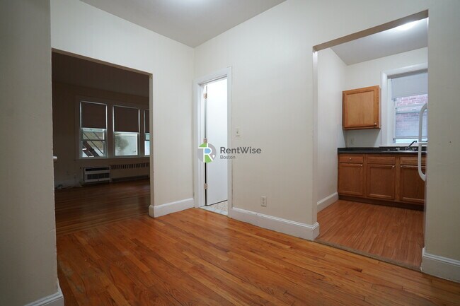 Building Photo - 33 Lancaster Terrace Rental