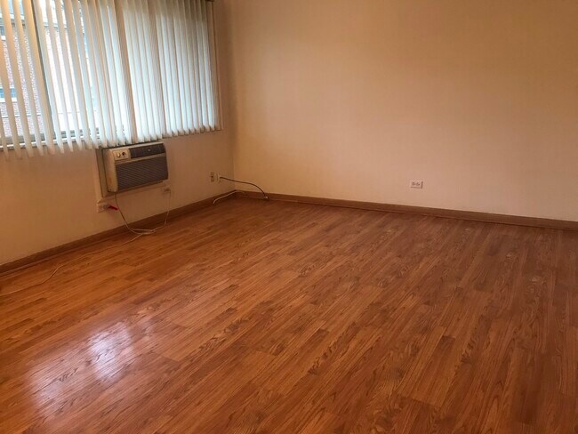 Photo - 1425 W Touhy Ave Unit 103