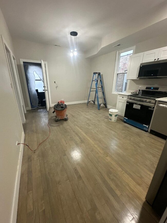 Building Photo - 2223 S Hamlin Ave