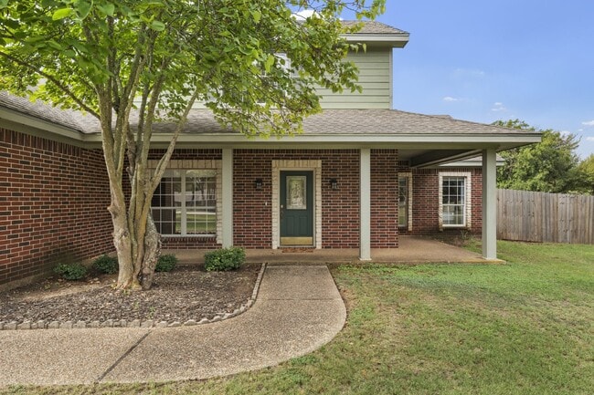 Photo - 1694 McLennan Crossing Rd