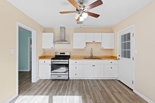 Photo - Remodeled 2 bedroom 1 bath duplex located near the Duckpond area