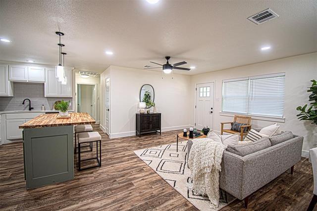 Photo - 551 E Burks St