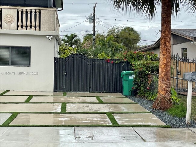 Building Photo - 2342 SW 128th Ave