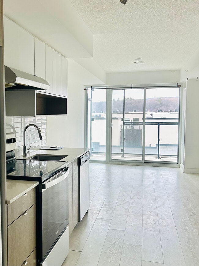 Photo - 1 + DEN BED - 1 BATH - BURLINGTON - CONDO Unit B528