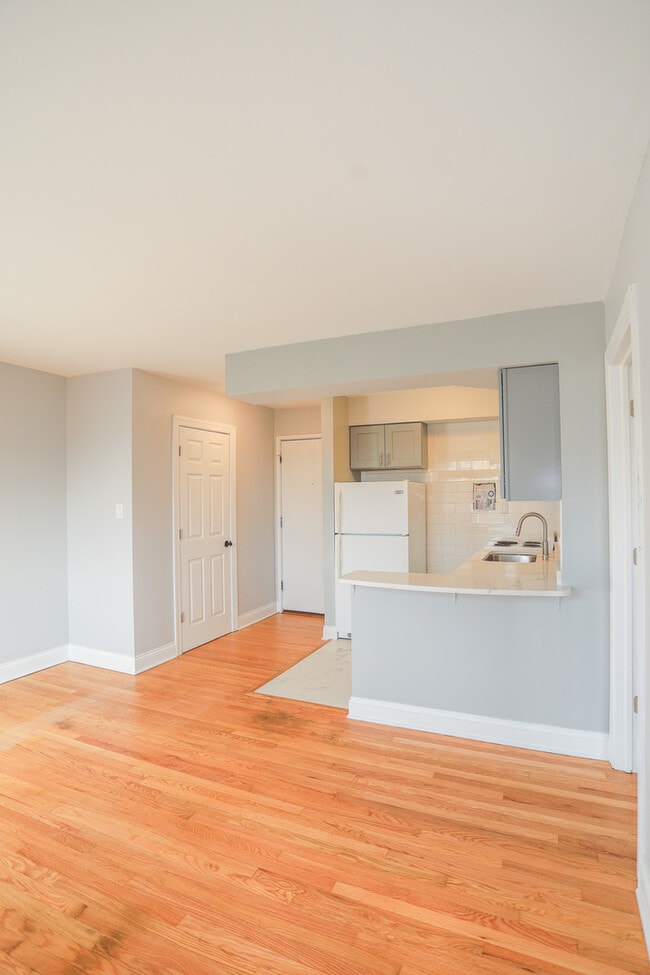 Photo - 6110 N Kenmore Ave