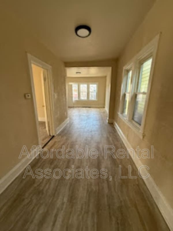 Building Photo - 1542 S 9th St Unit Lower