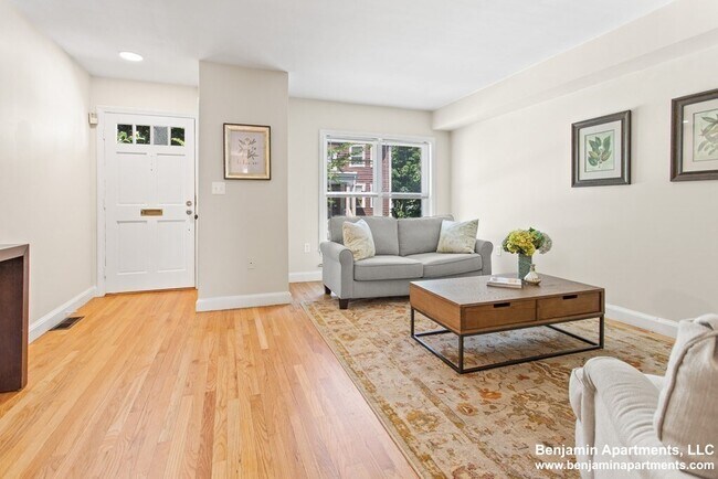Photo - 111 Alban St