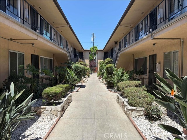 Photo - 1325 E 7th St Unidad 2