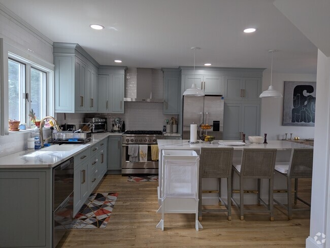 Building Photo - 18 Radcliffe Rd Rental