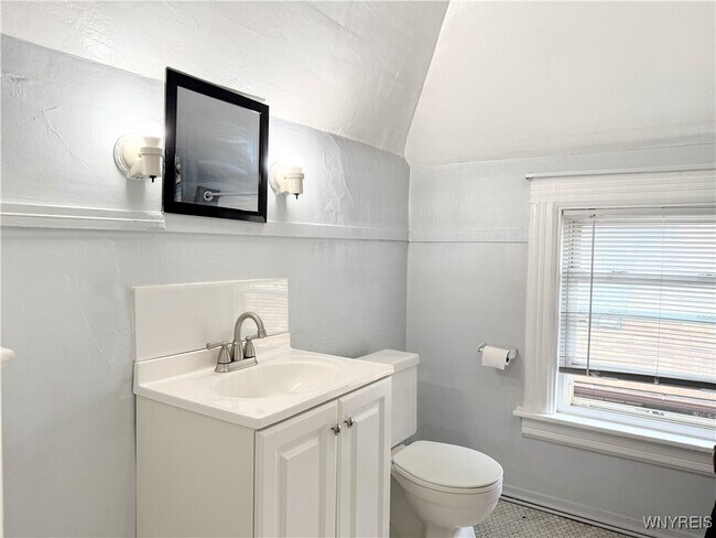 Building Photo - 328 Summer St Rental