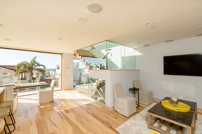 Photo - 814 Monterey Blvd