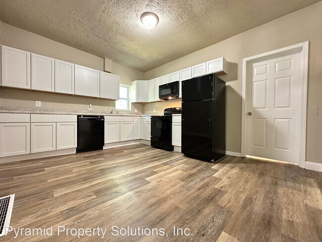 Photo - 4 br, 2 bath House - 803 E Court Ave