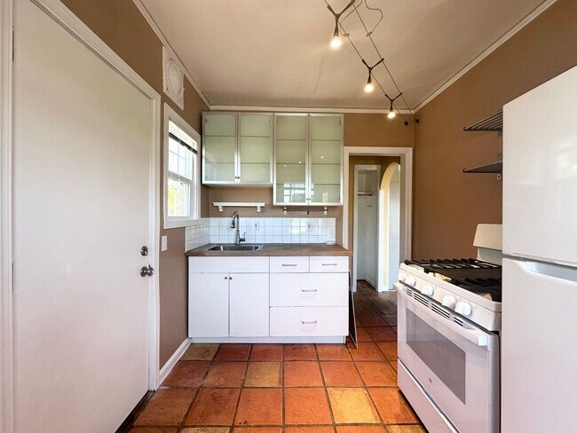 Photo - Cozy unit available, 1 Bed 1 Bath! Unit The Sycamore 5276