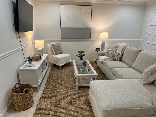 1202 Palm Trail Unit 6