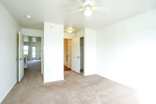 1 BR, 1 BA - The Vreeland, 878 SF - Preston Pointe at Brownstown