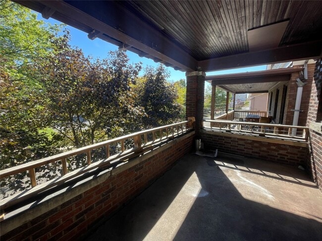 Photo - 250 E 9th St