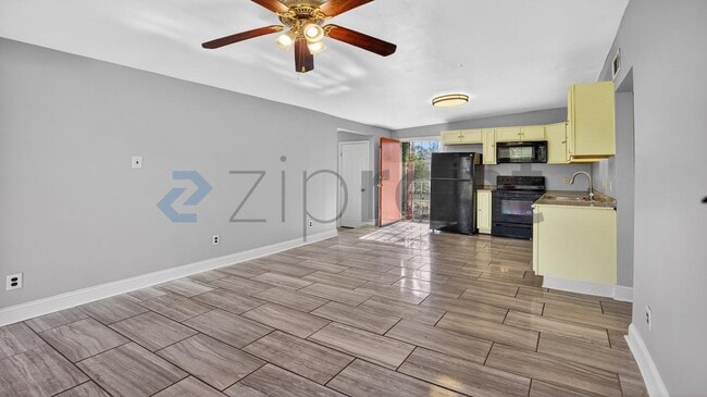 Photo - 1657 Thornton Pl SW