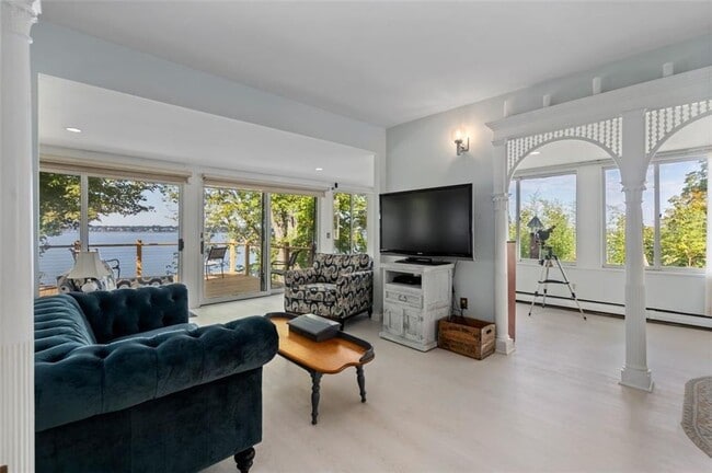 Photo - 2 Narragansett Ave