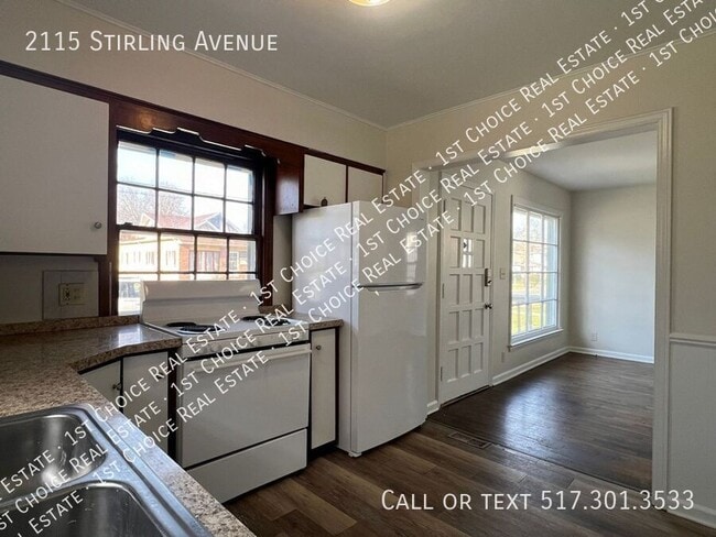 Photo - 2115 Stirling Ave