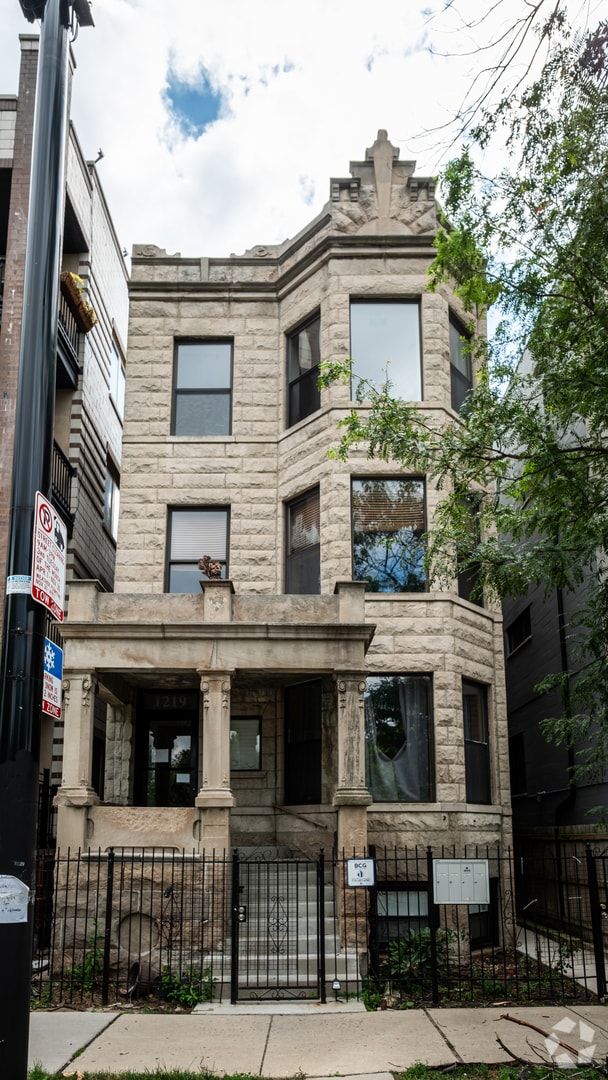 Building Photo - 1219 N California Ave Rental