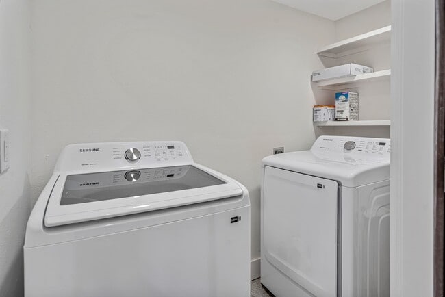 Photo - 430 Hutcheson St