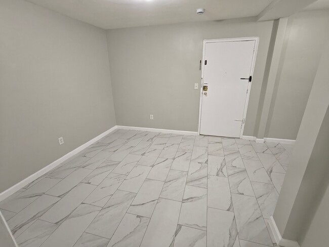 Building Photo - 48 Carteret St