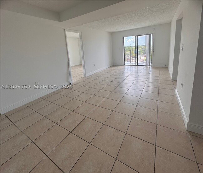 Photo - 1820 W 53rd St Unit 517