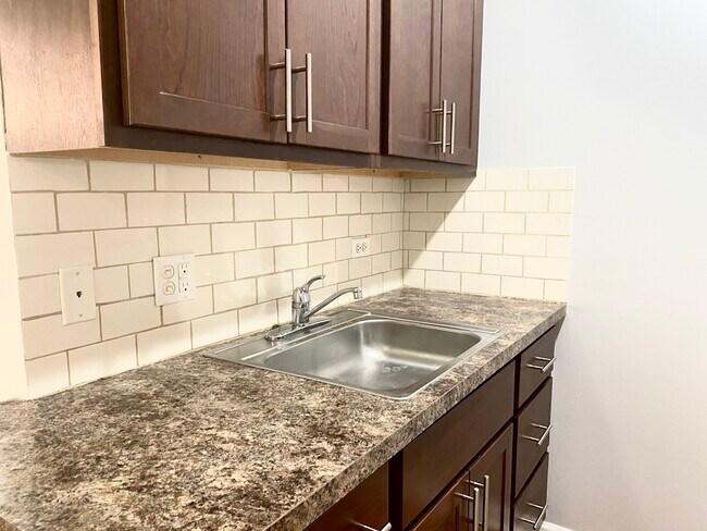 Photo - 4241 N Kenmore Ave Unit 105