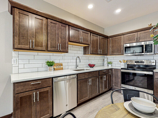 Stratford Crossing Townhomes - 1046 NW Vic... - Stratford Crossing Townhomes - 1046 NW Vic...