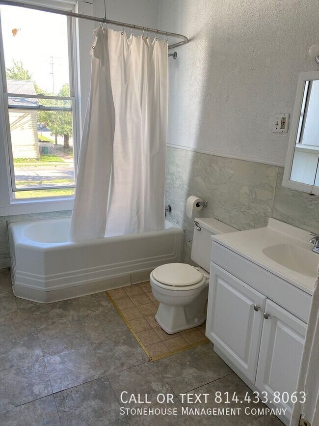 Photo - 1619 Plum St Unit Apartment 3