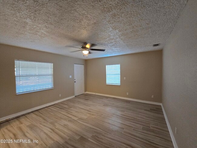 Photo - 756 Ellis Rd S