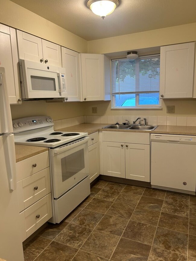 Photo - (749) Jackson Square - 2 Bedroom  / 1.5 Ba... Unit 034