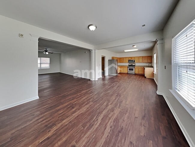 Photo - 104 Thorsen Dr