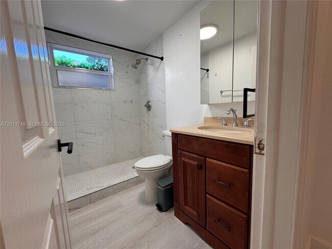 Photo - 5800 Taylor St Unidad 1