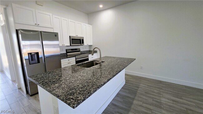 Photo - 2909 SW Santa Barbara Pl