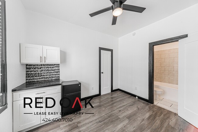 Photo - 5849 Sunset Blvd Unidad 105