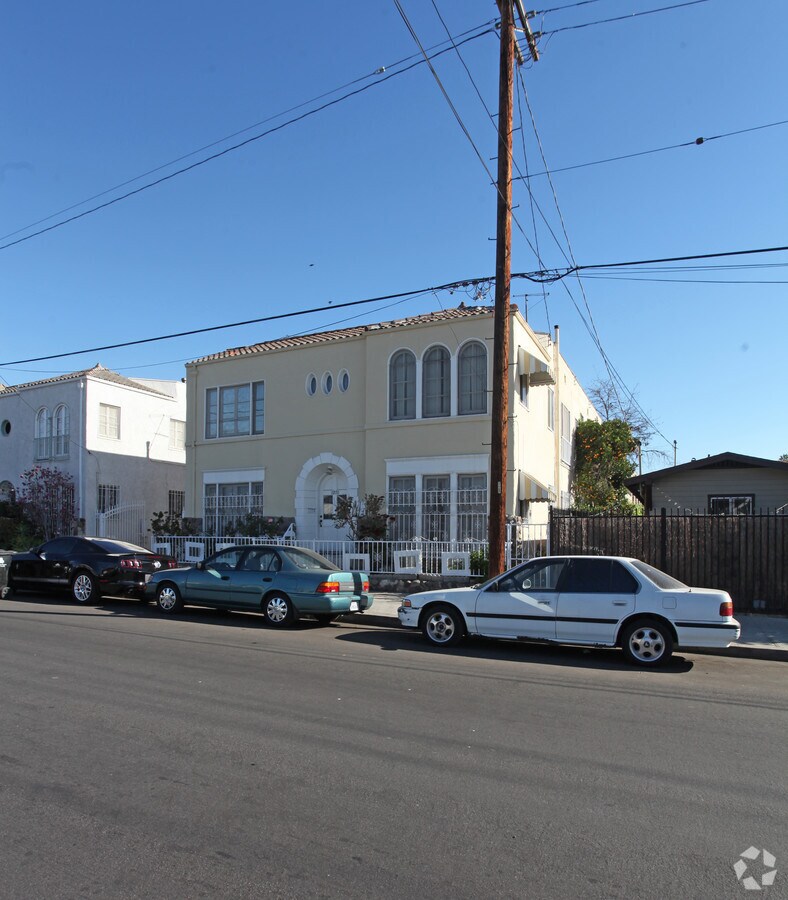 Photo - 1270 N Kingsley Dr Apartments