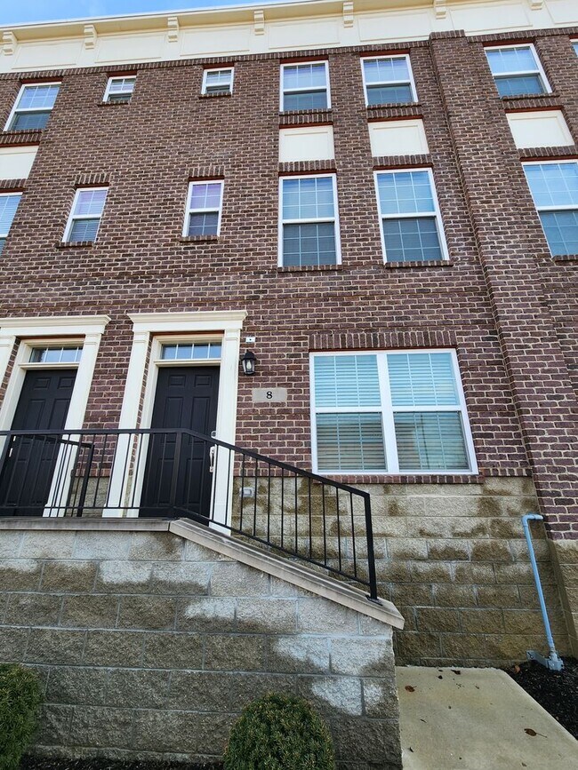 Photo - Deluxe Condo In Center Street Townes Springfield, OH